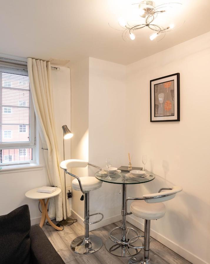 Modern Apartment, In The Heart Of Глазго Экстерьер фото